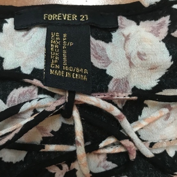 Forever 21 floral scrunched top size XS - Picture 4 of 7